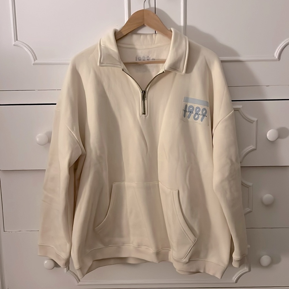 NWOT Taylor Swift 1989 Wonderland Quarter Zip Pullover Size XL